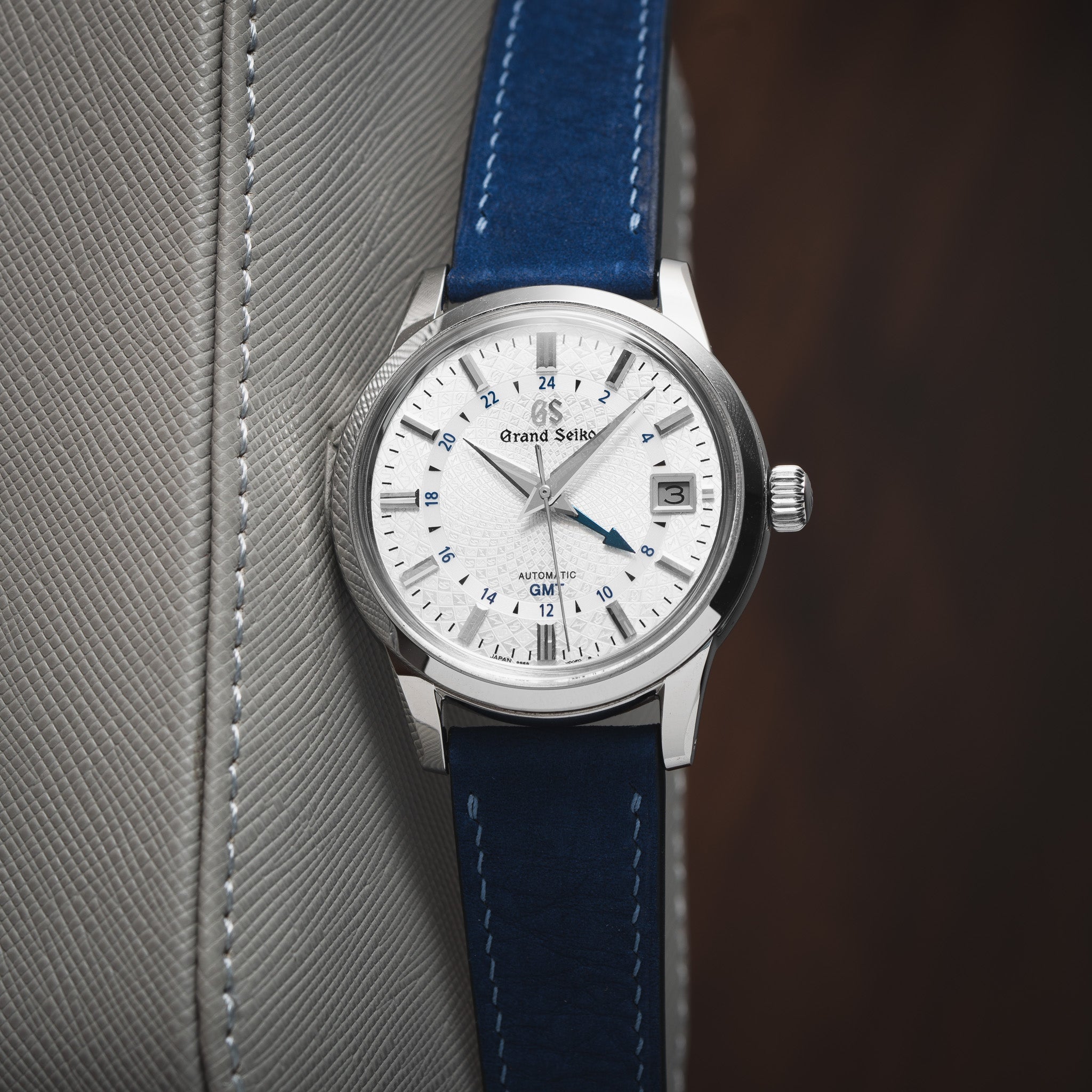 Nubuck Slim Strap Navy by Delugs